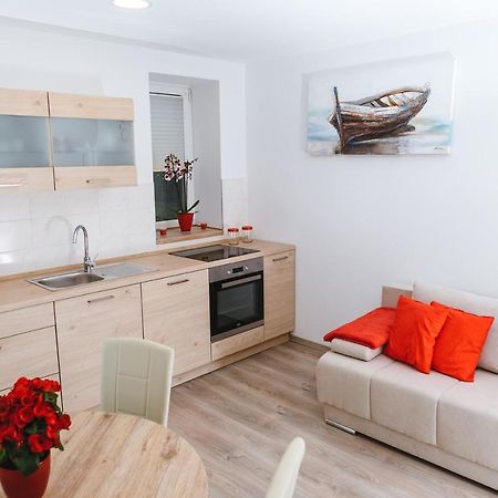 Apartma Nika Hrvatini Eksteriør billede